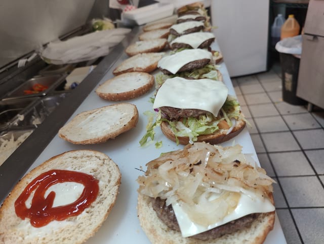 Santa Fe Cheeseburger.