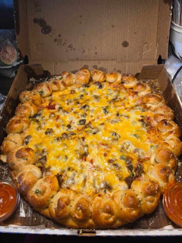 Cheesesteak Deluxe Garlic Knot Pizza.